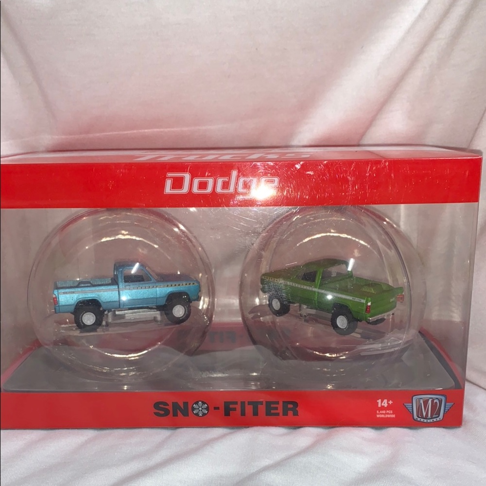 M2 Machines Dodge Trucks Sno-Fiter Christmas Ornaments Truck Set Blue and Green